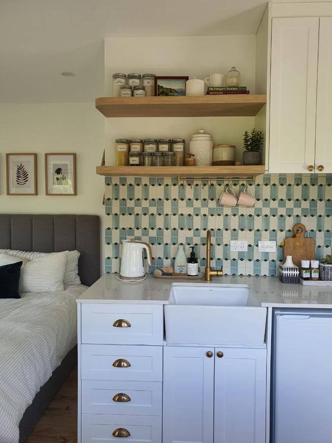 Tiny House With Greenhouse Dining Lower Hutt Zewnętrze zdjęcie